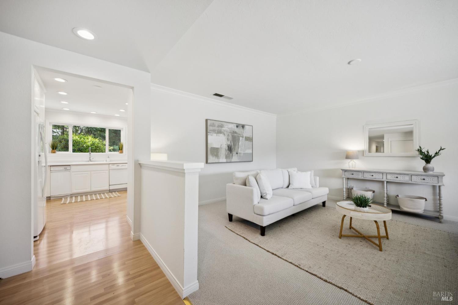 Detail Gallery Image 6 of 59 For 14 Angelica Ct, Novato,  CA 94947 - 5 Beds | 3 Baths