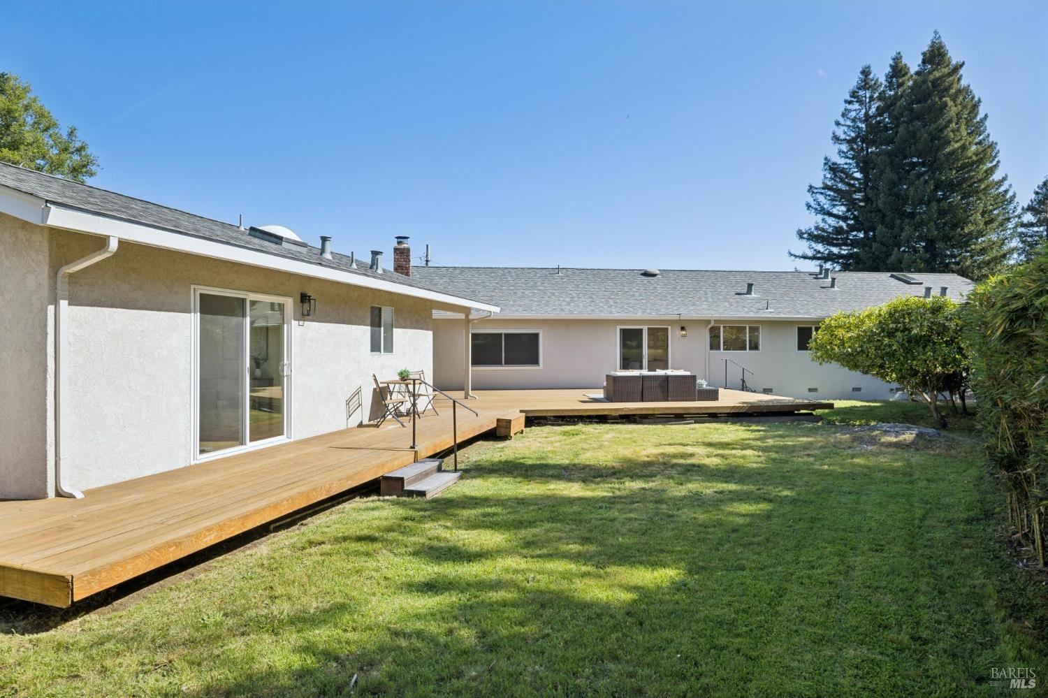 Detail Gallery Image 38 of 59 For 14 Angelica Ct, Novato,  CA 94947 - 5 Beds | 3 Baths