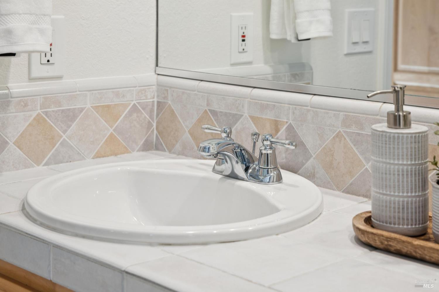 Detail Gallery Image 22 of 59 For 14 Angelica Ct, Novato,  CA 94947 - 5 Beds | 3 Baths