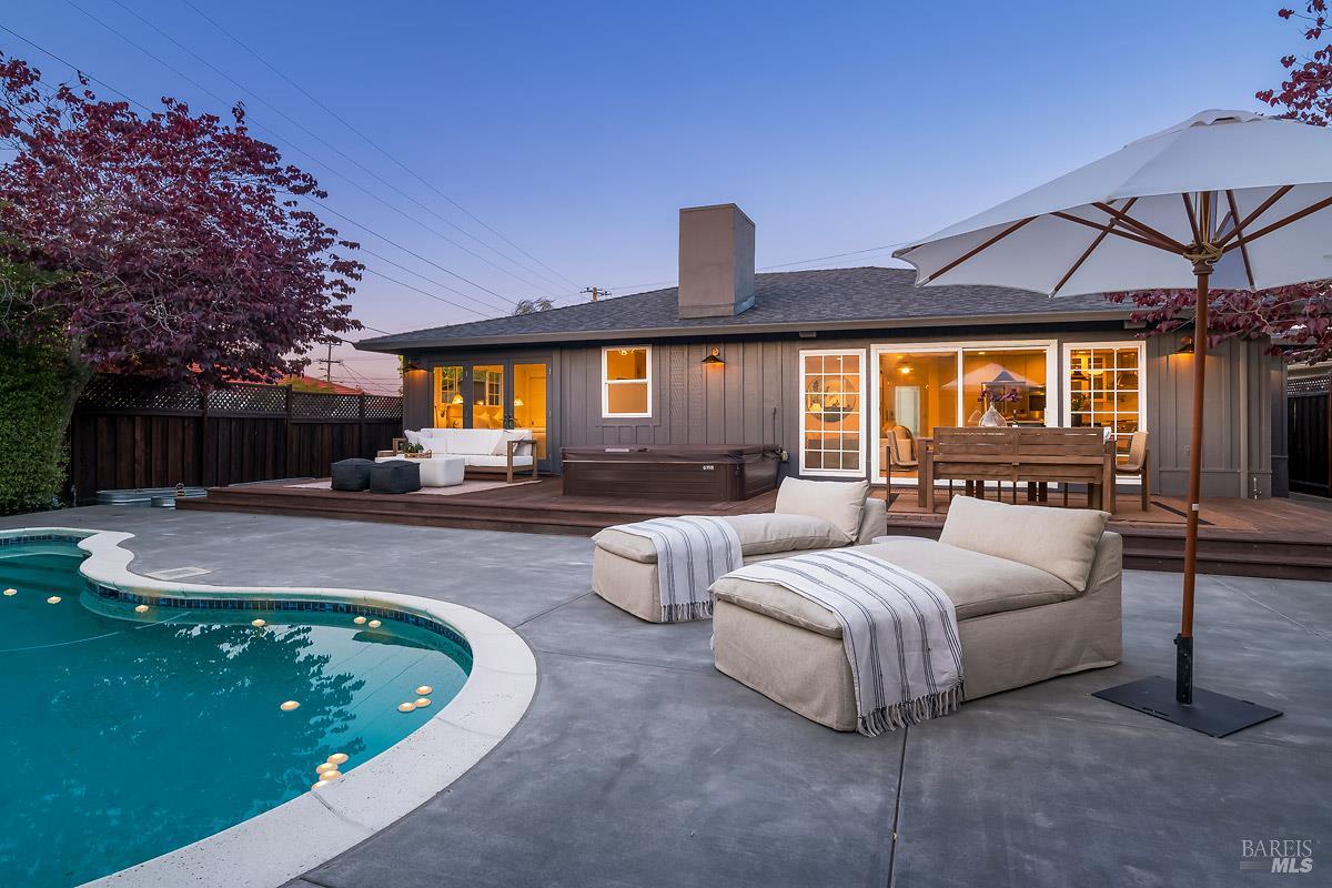 Detail Gallery Image 38 of 42 For 114 Golden Hind Psge, Corte Madera,  CA 94925 - 3 Beds | 2 Baths