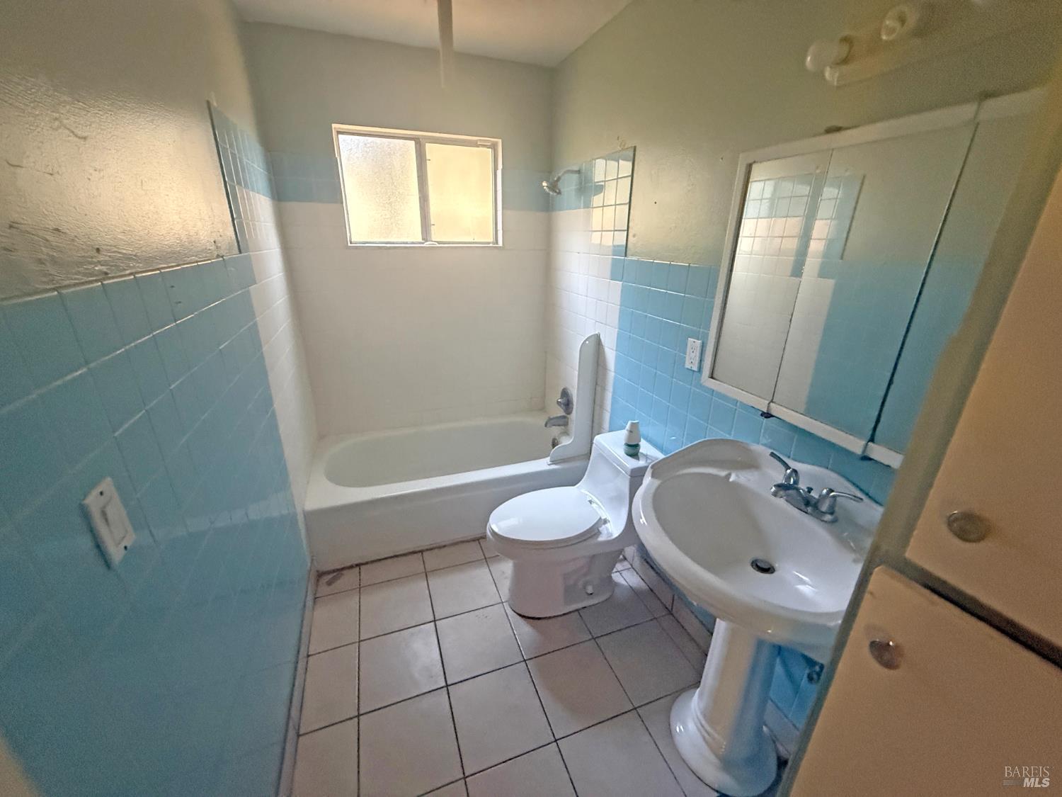 Detail Gallery Image 12 of 14 For 806 Finch Way, Fairfield,  CA 94533 - 4 Beds | 2 Baths