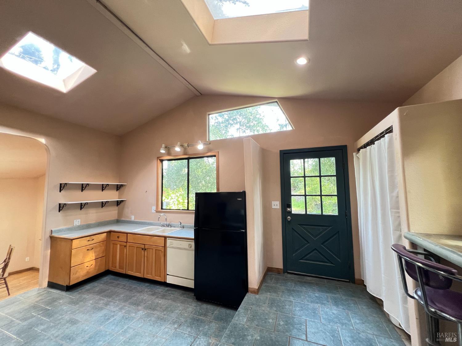 Detail Gallery Image 5 of 42 For 4000 Ridgewood Rd, Willits,  CA 95490 - 2 Beds | 2 Baths