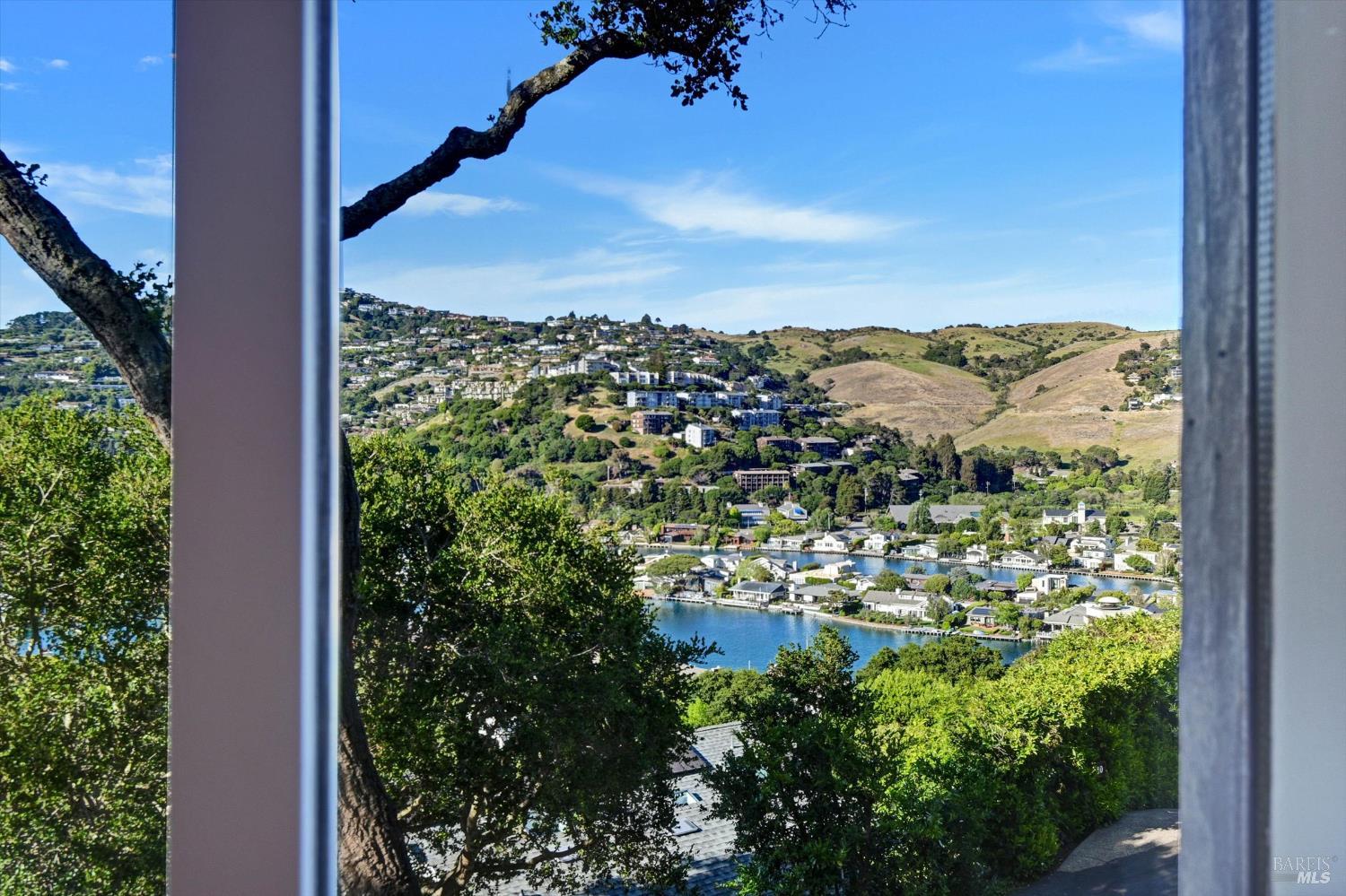 Detail Gallery Image 40 of 47 For 45 Bella Vista Ave, Belvedere,  CA 94920 - 4 Beds | 3 Baths