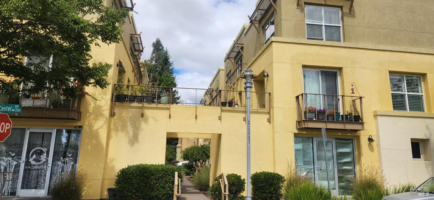 318 City Center Drive photo 2