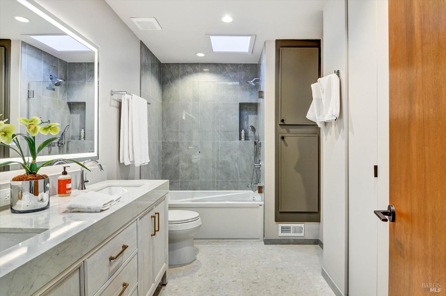 Detail Gallery Image 34 of 47 For 45 Bella Vista Ave, Belvedere,  CA 94920 - 4 Beds | 3 Baths