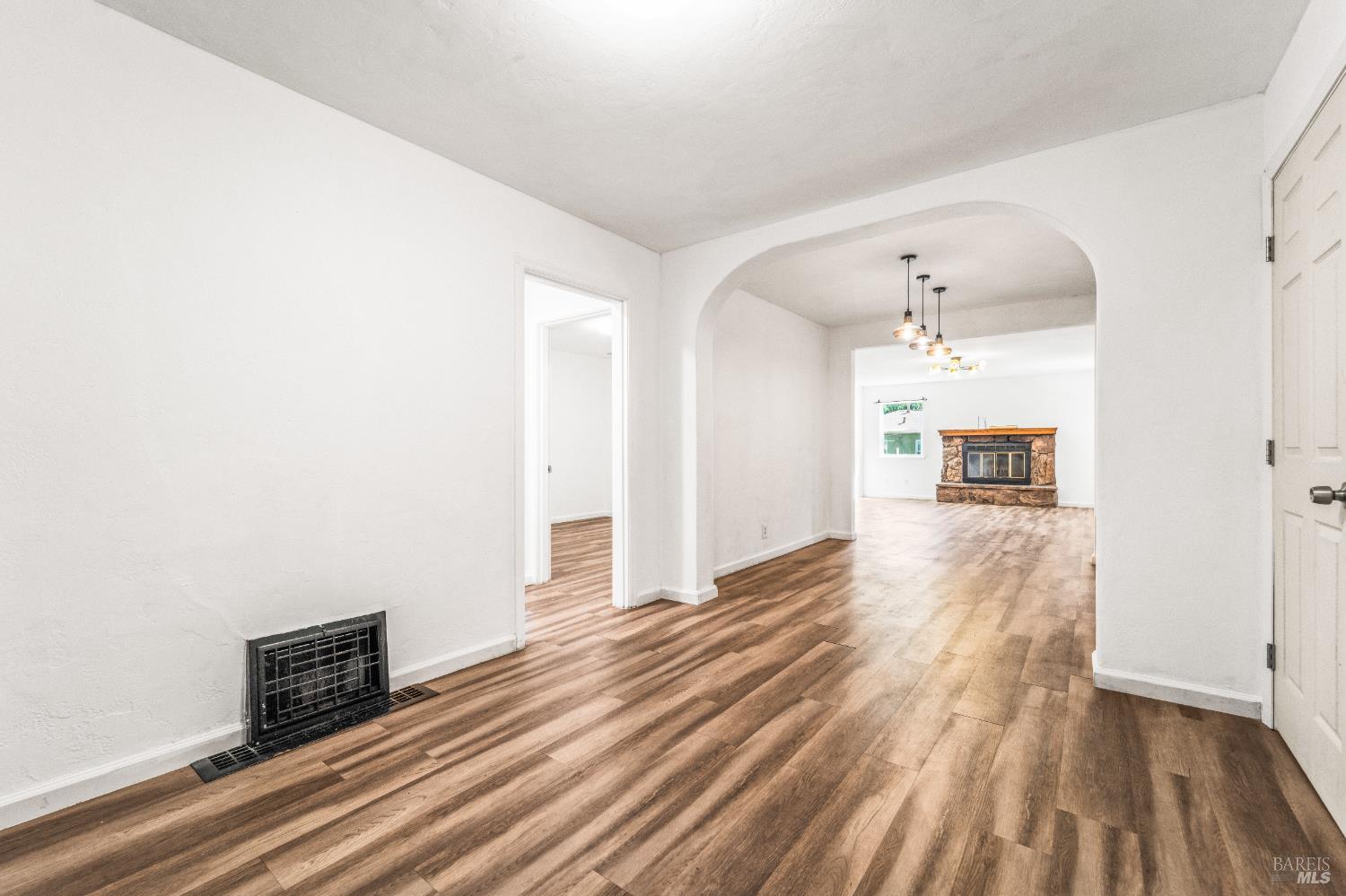 Detail Gallery Image 3 of 50 For 560 Russell St, Vallejo,  CA 94591 - 2 Beds | 2 Baths