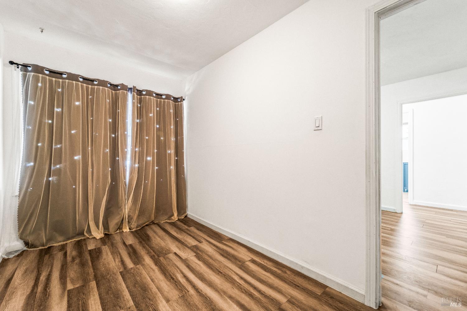 Detail Gallery Image 6 of 50 For 560 Russell St, Vallejo,  CA 94591 - 2 Beds | 2 Baths