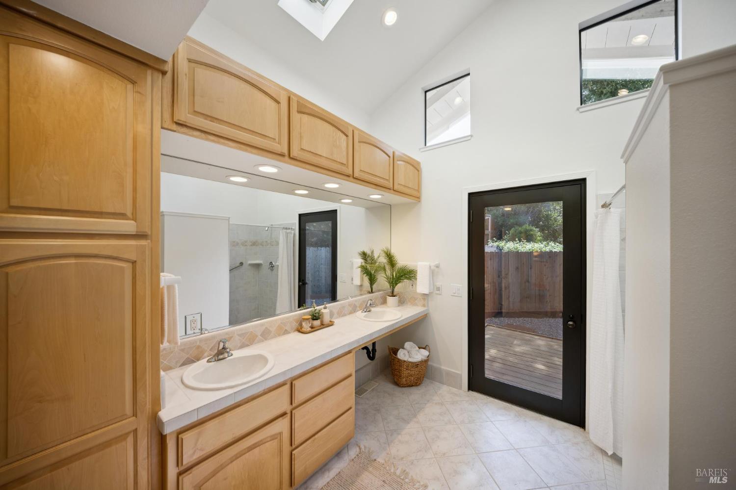 Detail Gallery Image 30 of 59 For 14 Angelica Ct, Novato,  CA 94947 - 5 Beds | 3 Baths