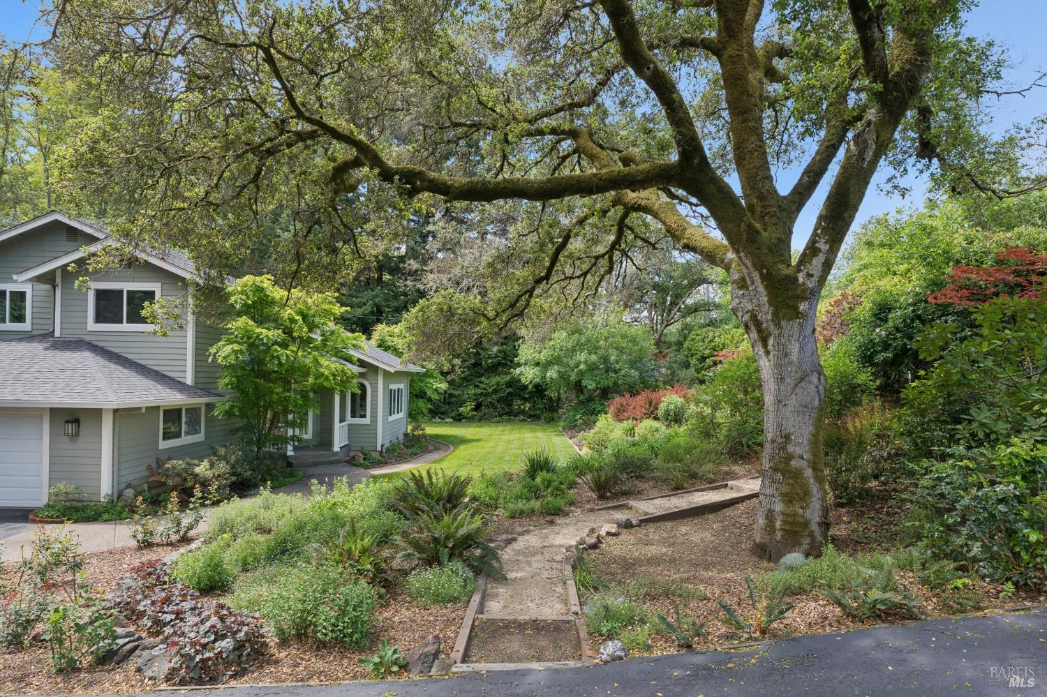 Detail Gallery Image 7 of 89 For 6601 Sir Francis Drake Blvd, Forest Knolls,  CA 94933 - 3 Beds | 2/1 Baths