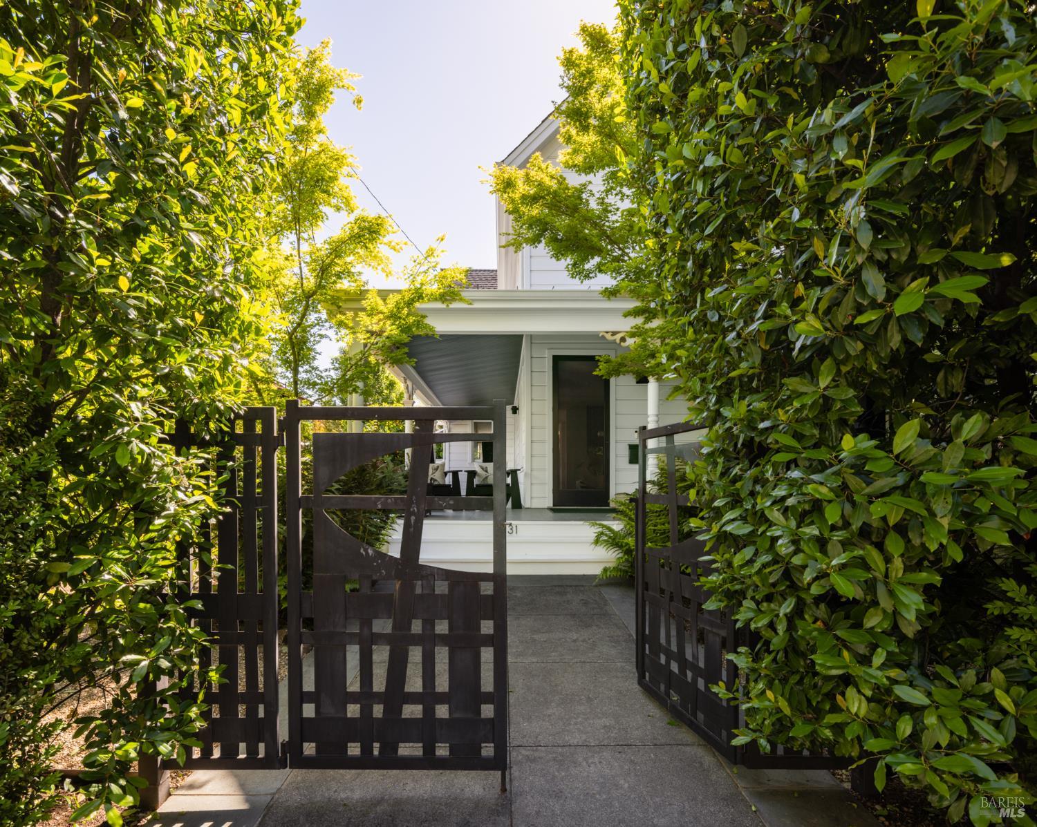 Detail Gallery Image 9 of 51 For 1331 Stockton St, Saint Helena,  CA 94574 - 3 Beds | 2/1 Baths