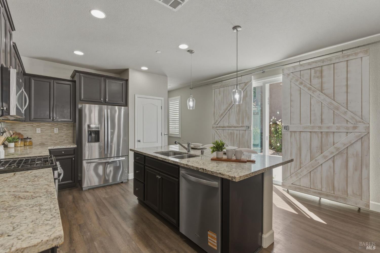 Detail Gallery Image 9 of 42 For 212 Juneau Dr, Vacaville,  CA 95687 - 3 Beds | 2/1 Baths