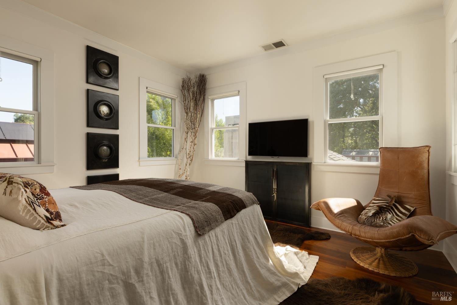 Detail Gallery Image 25 of 51 For 1331 Stockton St, Saint Helena,  CA 94574 - 3 Beds | 2/1 Baths