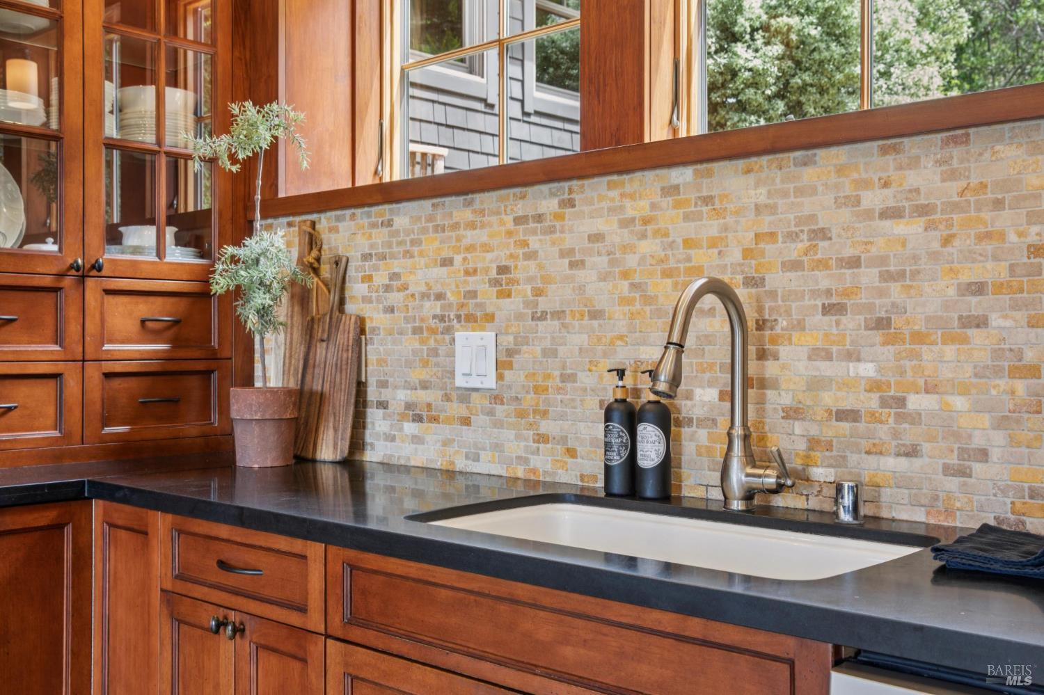 Detail Gallery Image 22 of 80 For 12 Chaparral Ln, San Geronimo,  CA 94963 - 4 Beds | 3/1 Baths