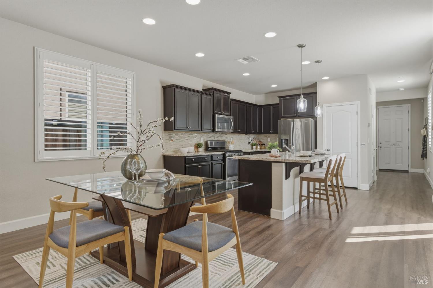 Detail Gallery Image 13 of 42 For 212 Juneau Dr, Vacaville,  CA 95687 - 3 Beds | 2/1 Baths