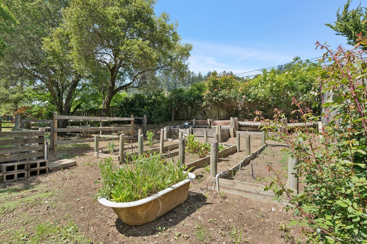 Detail Gallery Image 77 of 89 For 6601 Sir Francis Drake Blvd, Forest Knolls,  CA 94933 - 3 Beds | 2/1 Baths