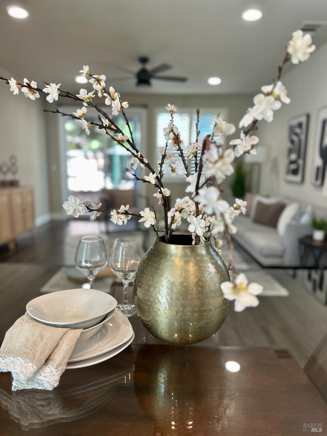 Detail Gallery Image 14 of 42 For 212 Juneau Dr, Vacaville,  CA 95687 - 3 Beds | 2/1 Baths