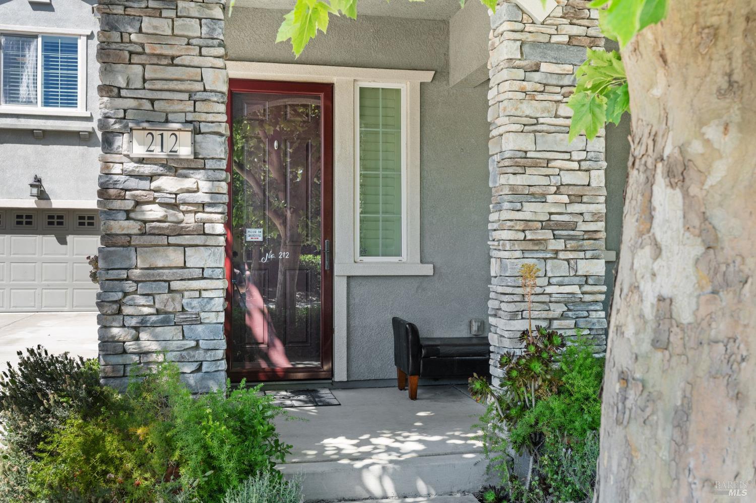 Detail Gallery Image 3 of 42 For 212 Juneau Dr, Vacaville,  CA 95687 - 3 Beds | 2/1 Baths