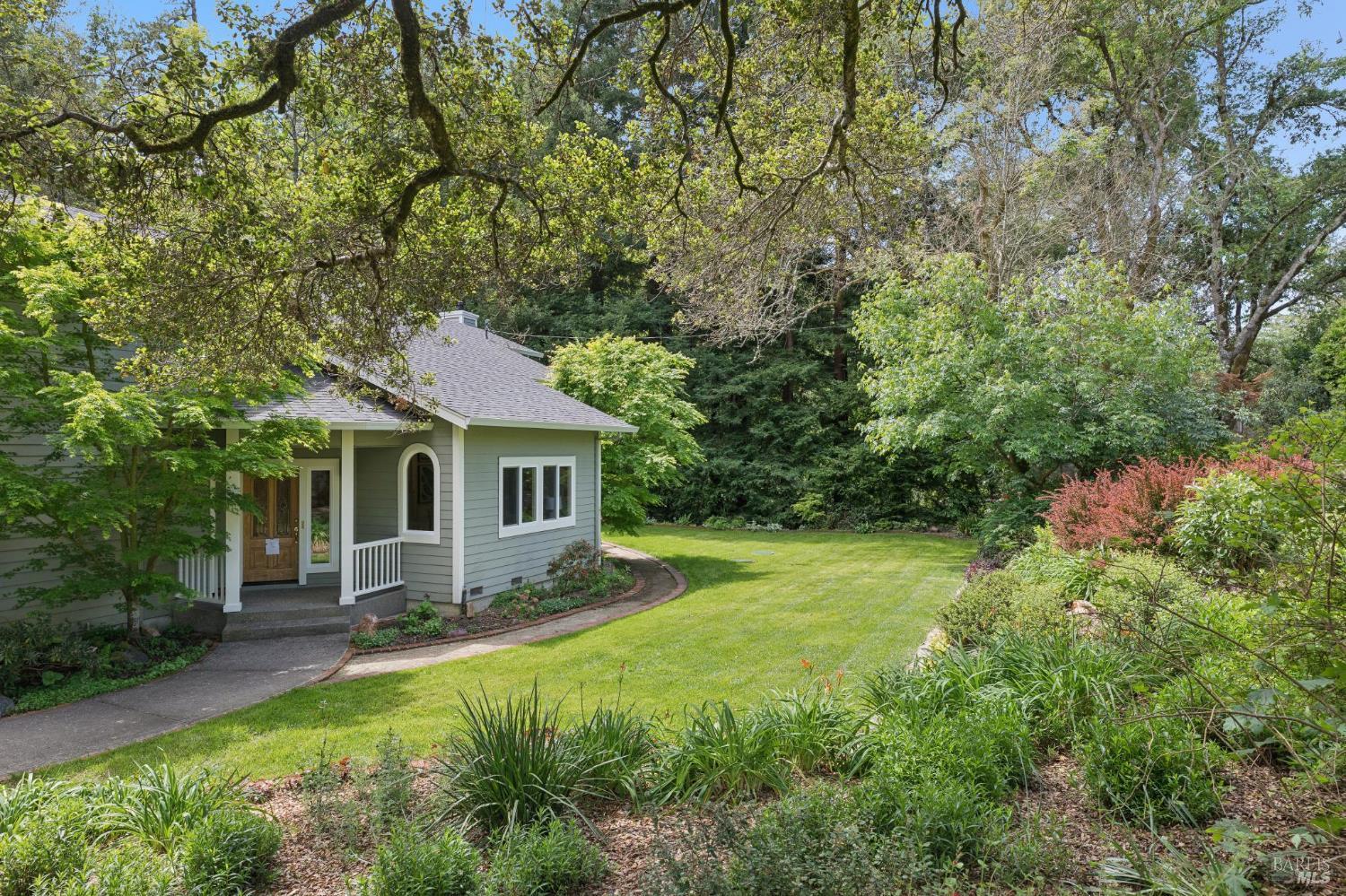 Detail Gallery Image 10 of 89 For 6601 Sir Francis Drake Blvd, Forest Knolls,  CA 94933 - 3 Beds | 2/1 Baths