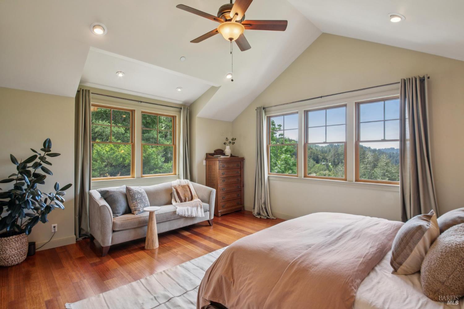 Detail Gallery Image 26 of 80 For 12 Chaparral Ln, San Geronimo,  CA 94963 - 4 Beds | 3/1 Baths