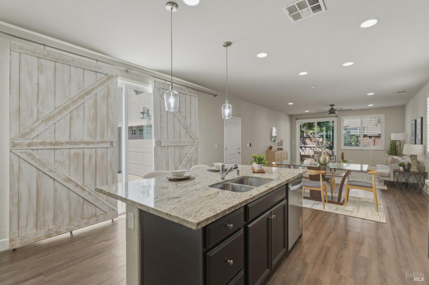 Detail Gallery Image 8 of 42 For 212 Juneau Dr, Vacaville,  CA 95687 - 3 Beds | 2/1 Baths