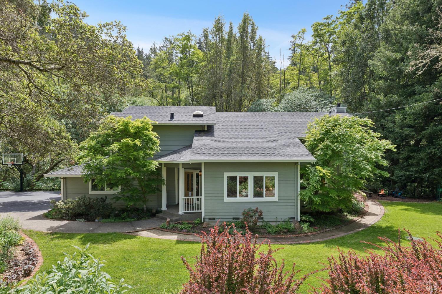 Detail Gallery Image 2 of 89 For 6601 Sir Francis Drake Blvd, Forest Knolls,  CA 94933 - 3 Beds | 2/1 Baths