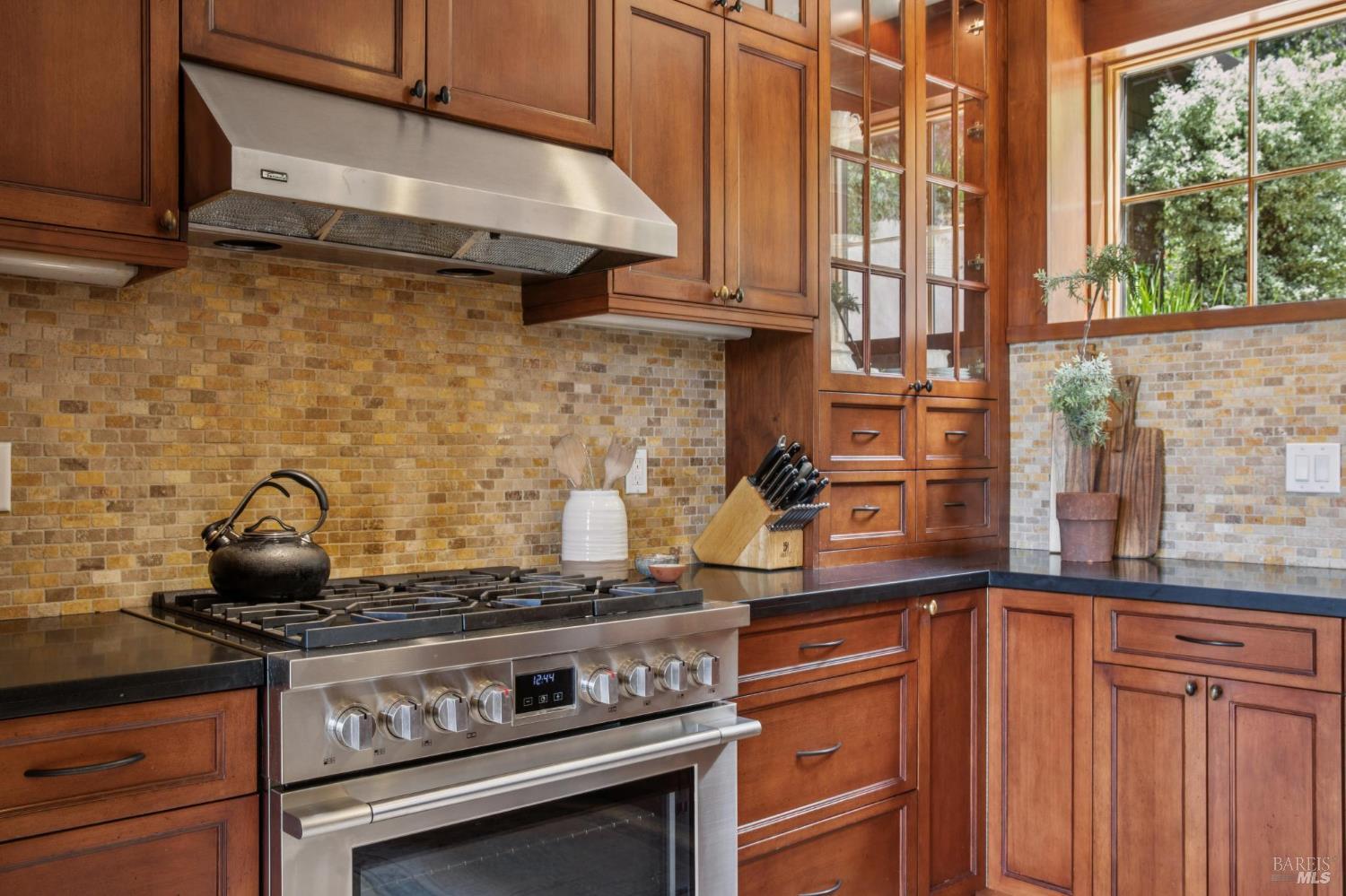 Detail Gallery Image 21 of 80 For 12 Chaparral Ln, San Geronimo,  CA 94963 - 4 Beds | 3/1 Baths