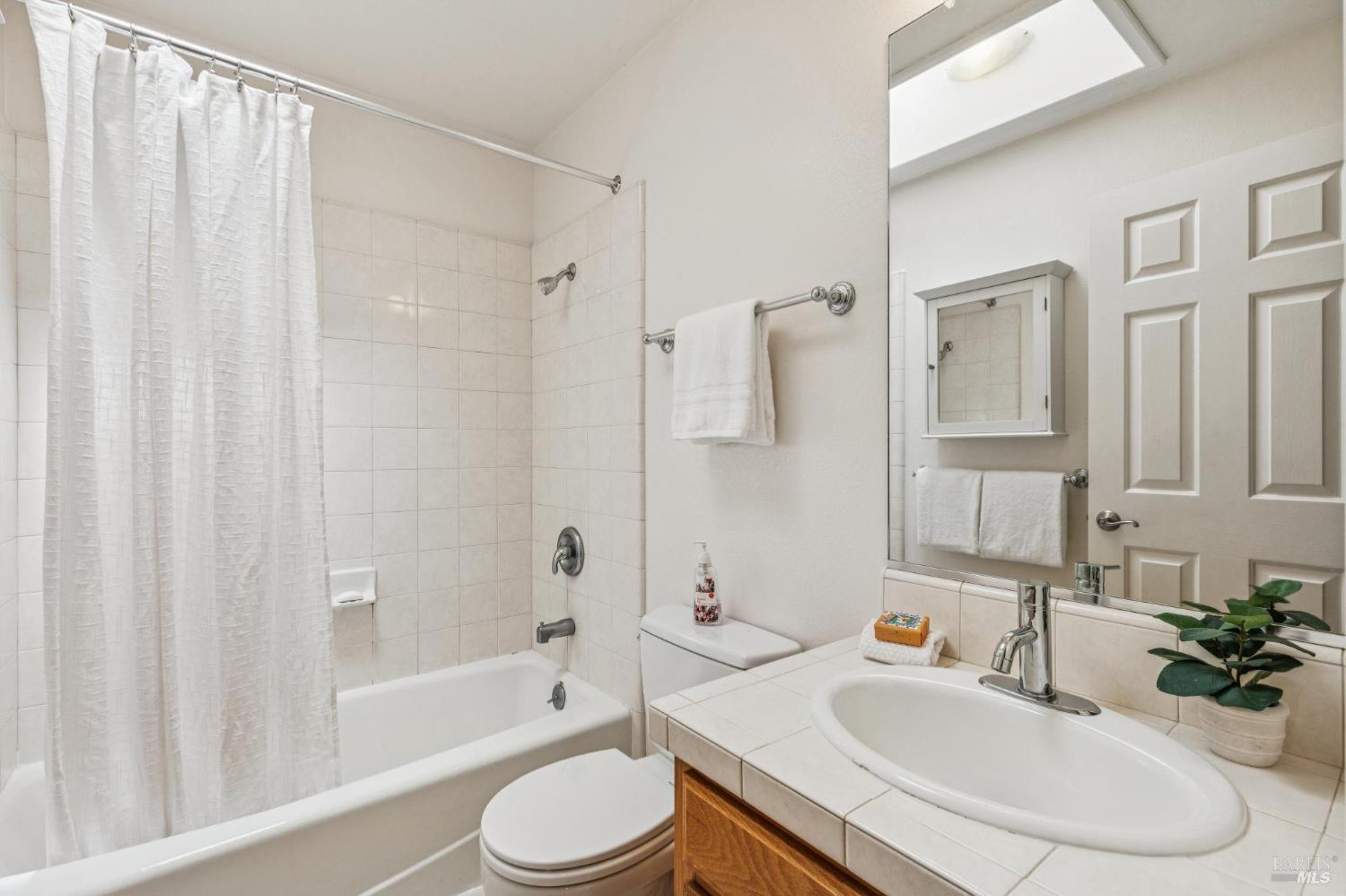 Detail Gallery Image 52 of 89 For 6601 Sir Francis Drake Blvd, Forest Knolls,  CA 94933 - 3 Beds | 2/1 Baths