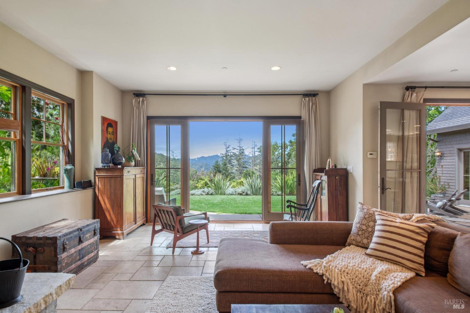 Detail Gallery Image 13 of 80 For 12 Chaparral Ln, San Geronimo,  CA 94963 - 4 Beds | 3/1 Baths