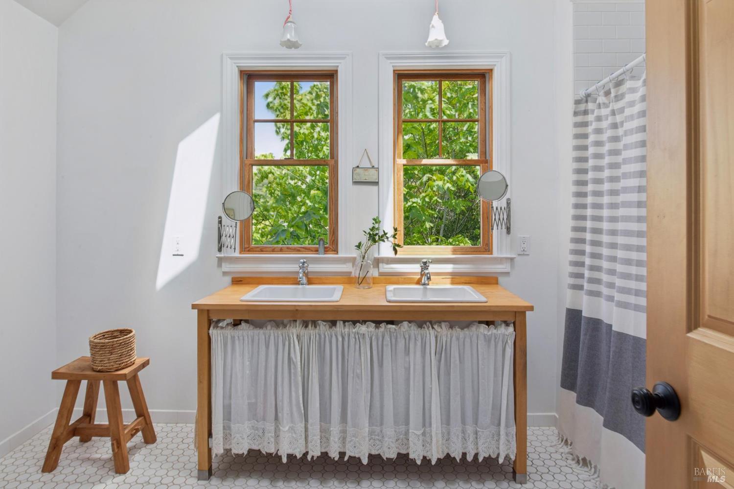 Detail Gallery Image 38 of 80 For 12 Chaparral Ln, San Geronimo,  CA 94963 - 4 Beds | 3/1 Baths