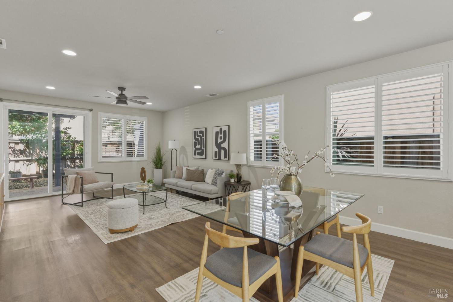 Detail Gallery Image 11 of 42 For 212 Juneau Dr, Vacaville,  CA 95687 - 3 Beds | 2/1 Baths