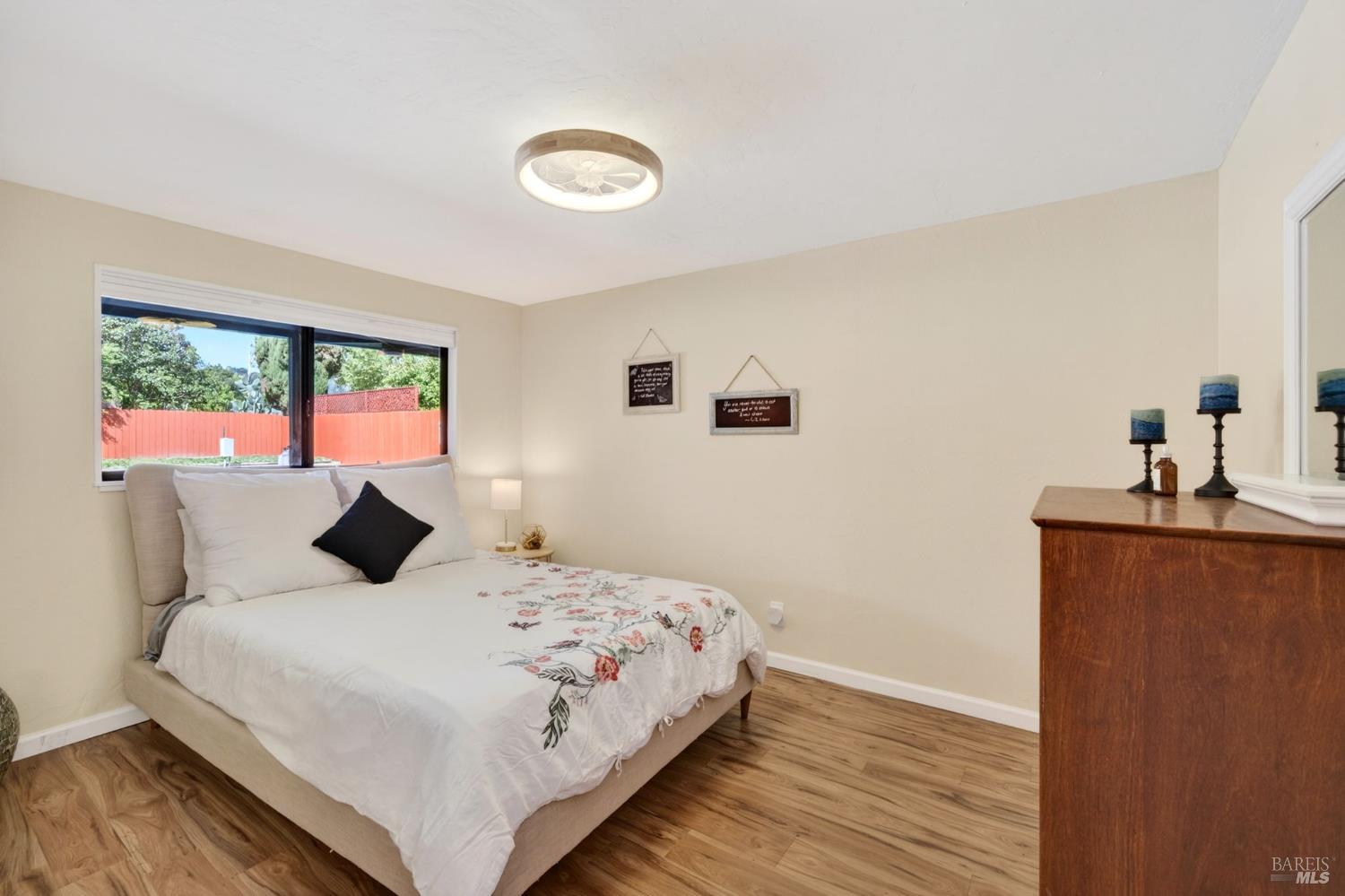 Detail Gallery Image 14 of 26 For 1898 Elm St, Ukiah,  CA 95482 - 2 Beds | 2 Baths