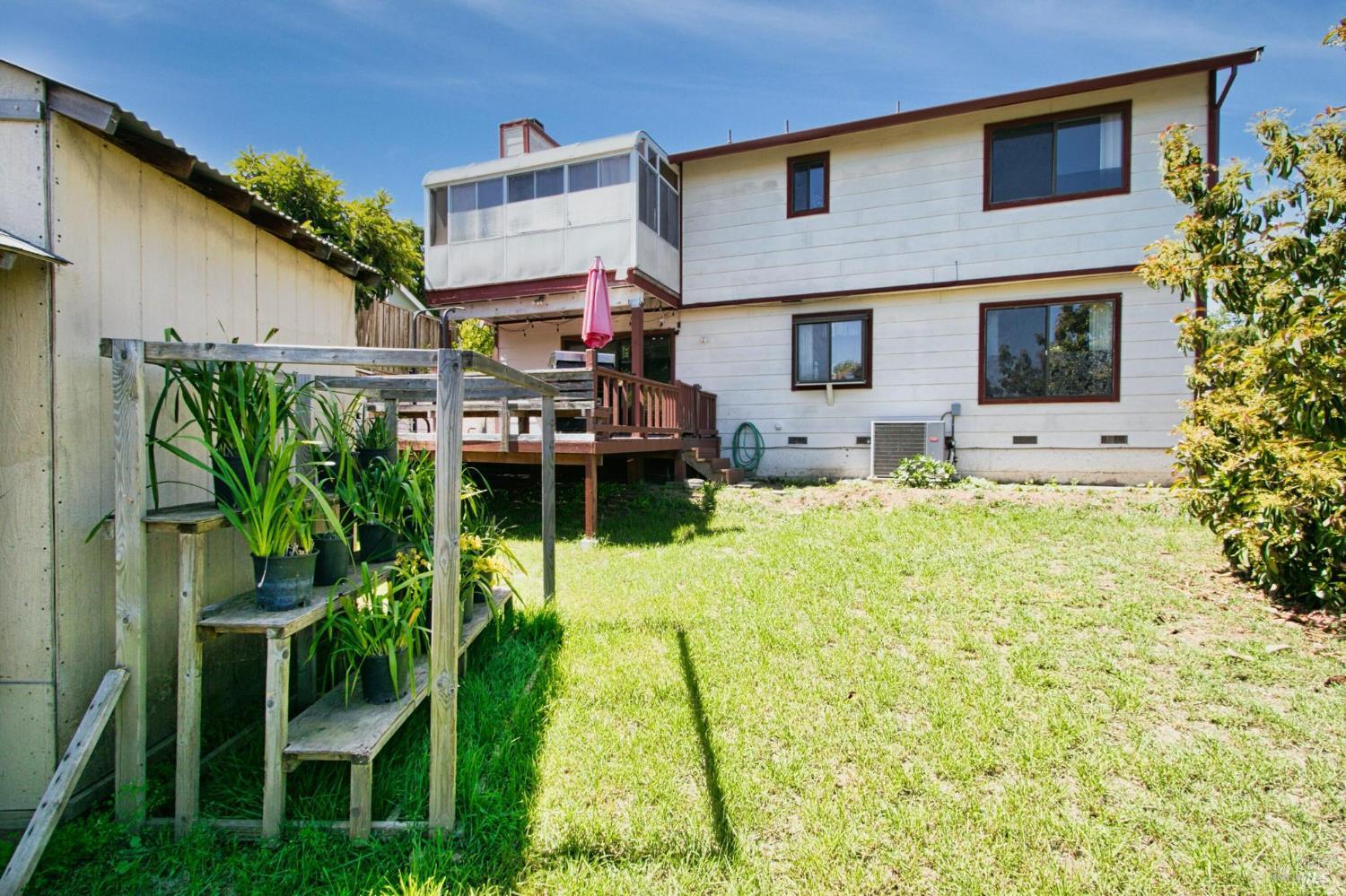 Detail Gallery Image 28 of 35 For 112 Sea Mist Dr, Vallejo,  CA 94591 - 4 Beds | 2/1 Baths