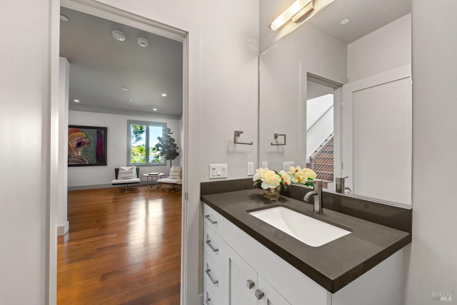 Detail Gallery Image 44 of 77 For 290 Beach Rd, Belvedere,  CA 94920 - 6 Beds | 5 Baths