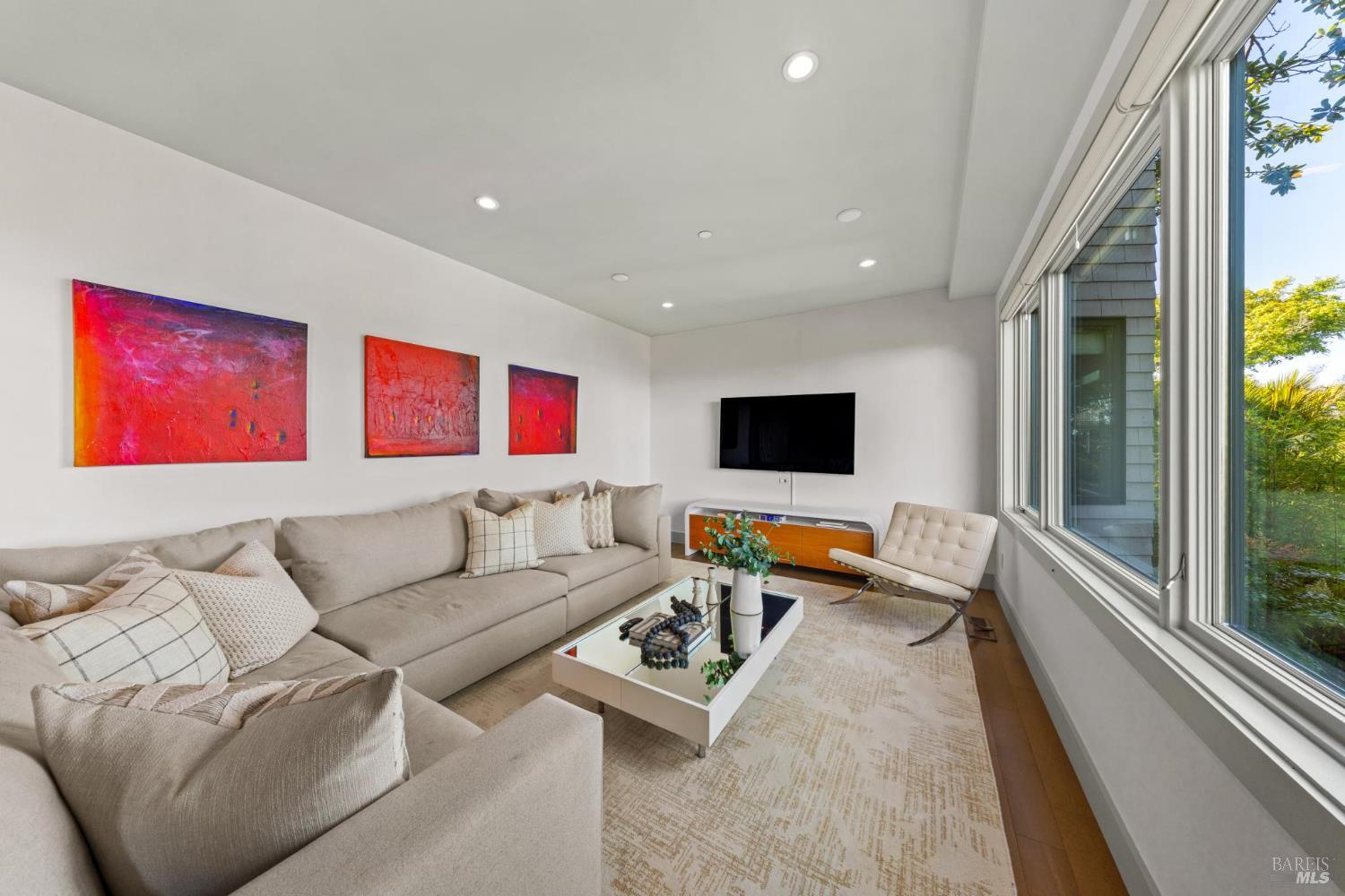 Detail Gallery Image 43 of 77 For 290 Beach Rd, Belvedere,  CA 94920 - 6 Beds | 5 Baths