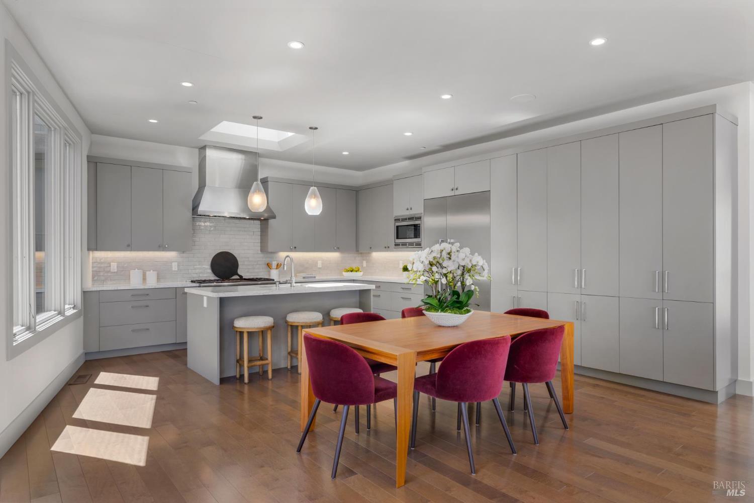 Detail Gallery Image 27 of 77 For 290 Beach Rd, Belvedere,  CA 94920 - 6 Beds | 5 Baths