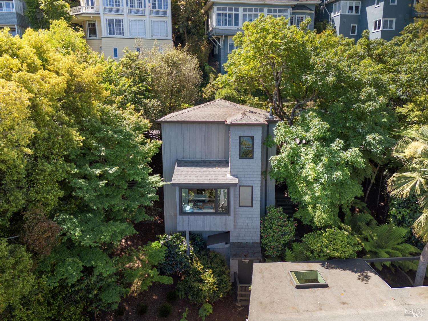 Detail Gallery Image 54 of 77 For 290 Beach Rd, Belvedere,  CA 94920 - 6 Beds | 5 Baths