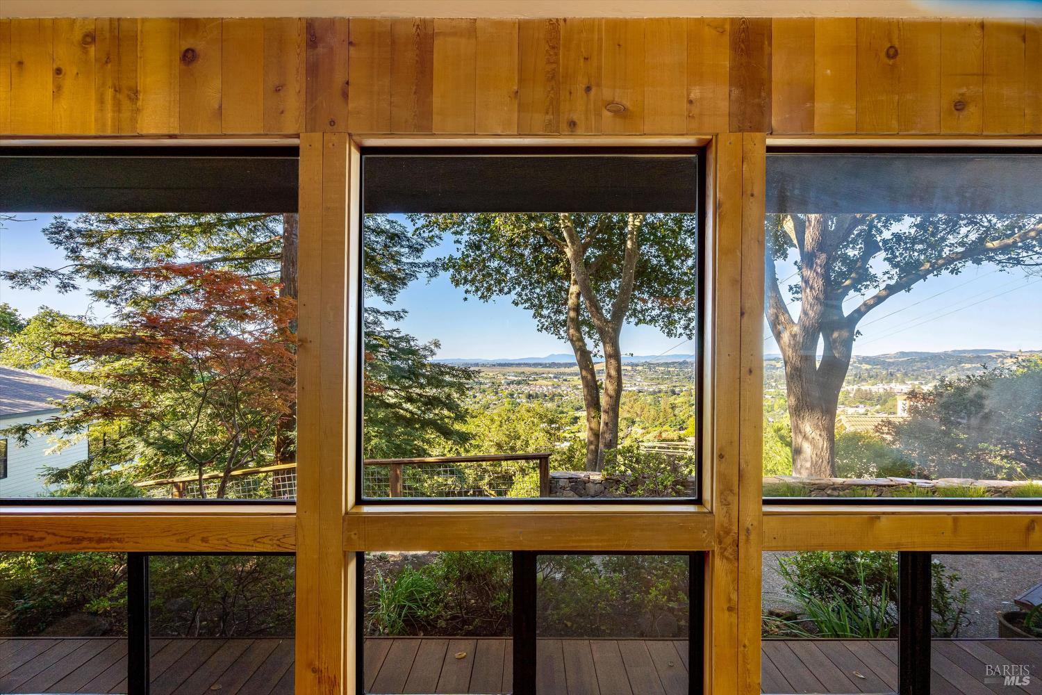 Detail Gallery Image 21 of 37 For 572 Montecito Blvd, Napa,  CA 94559 - 3 Beds | 3 Baths