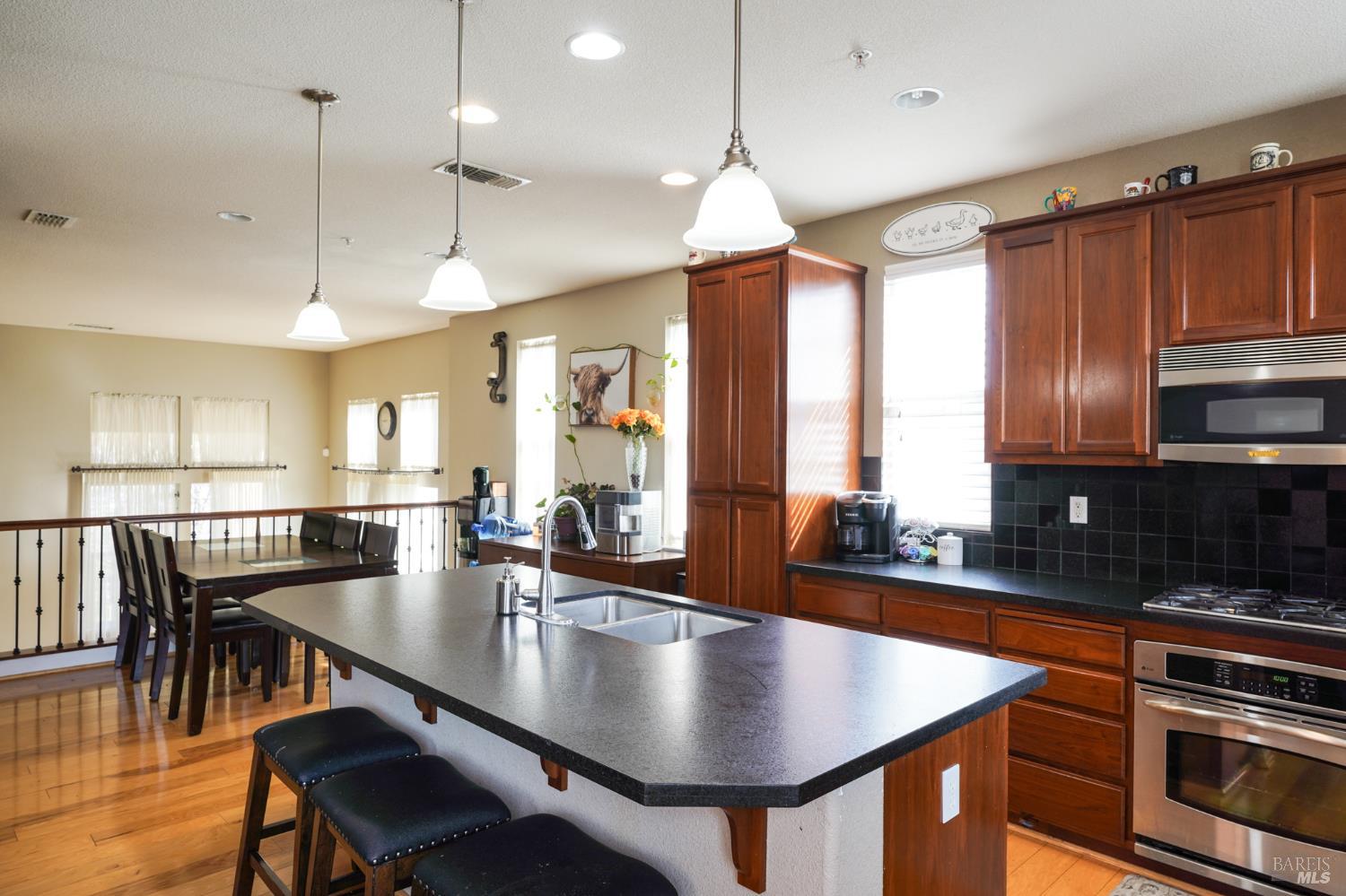 Detail Gallery Image 16 of 38 For 2740 Midtown Ln, Fairfield,  CA 94533 - 3 Beds | 2/1 Baths