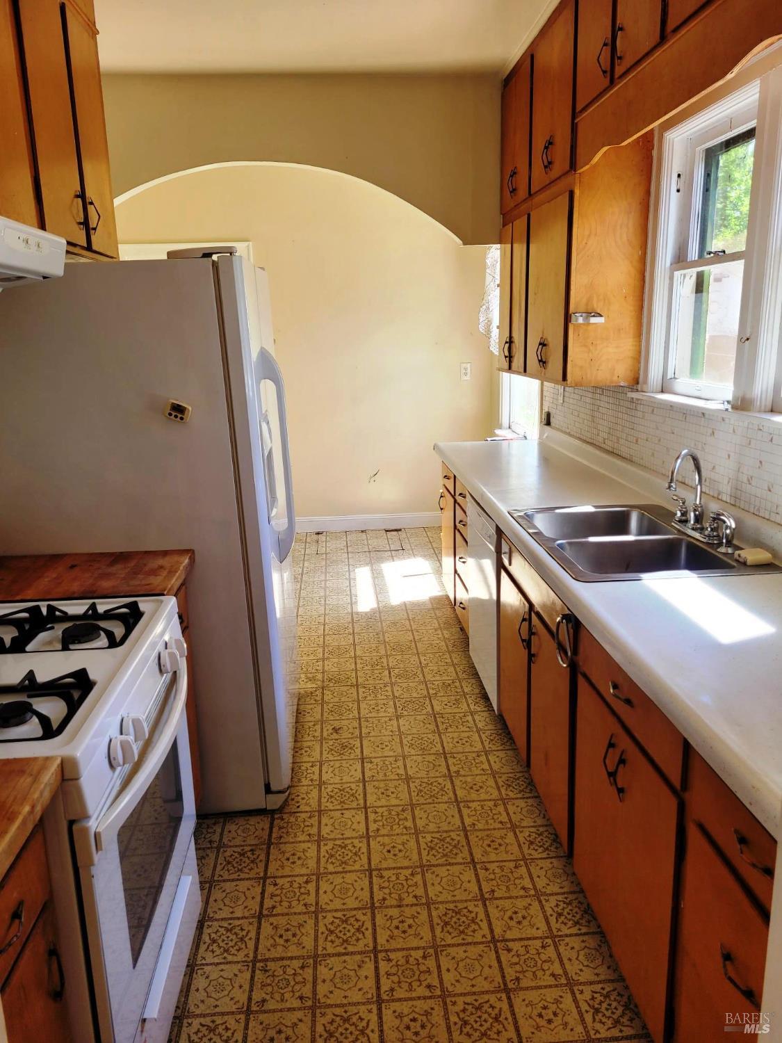 18305 Clayton Avenue photo 3