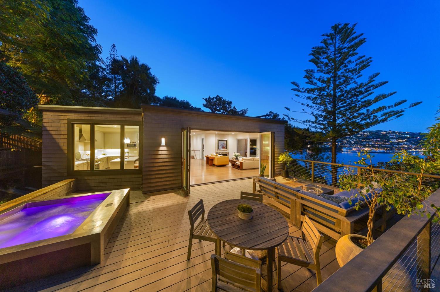 Detail Gallery Image 11 of 77 For 290 Beach Rd, Belvedere,  CA 94920 - 6 Beds | 5 Baths