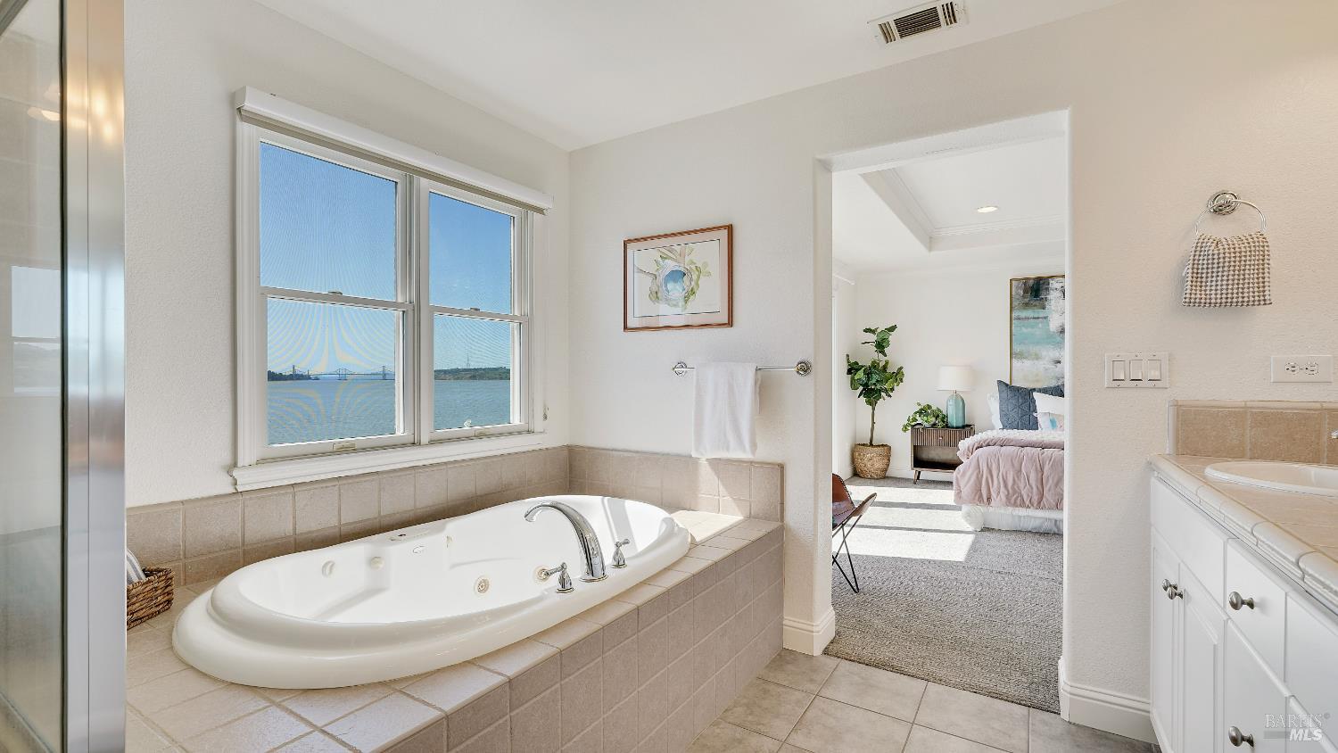 Detail Gallery Image 43 of 82 For 574 Anderson Ln, Benicia,  CA 94510 - 3 Beds | 2/1 Baths