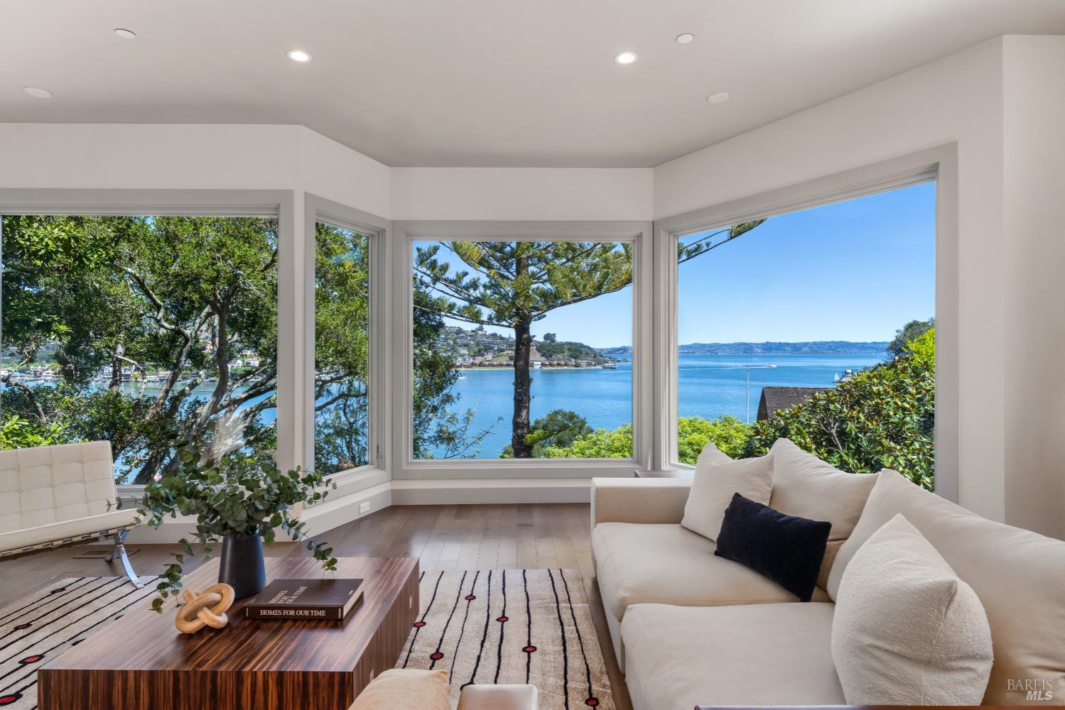 Detail Gallery Image 16 of 77 For 290 Beach Rd, Belvedere,  CA 94920 - 6 Beds | 5 Baths