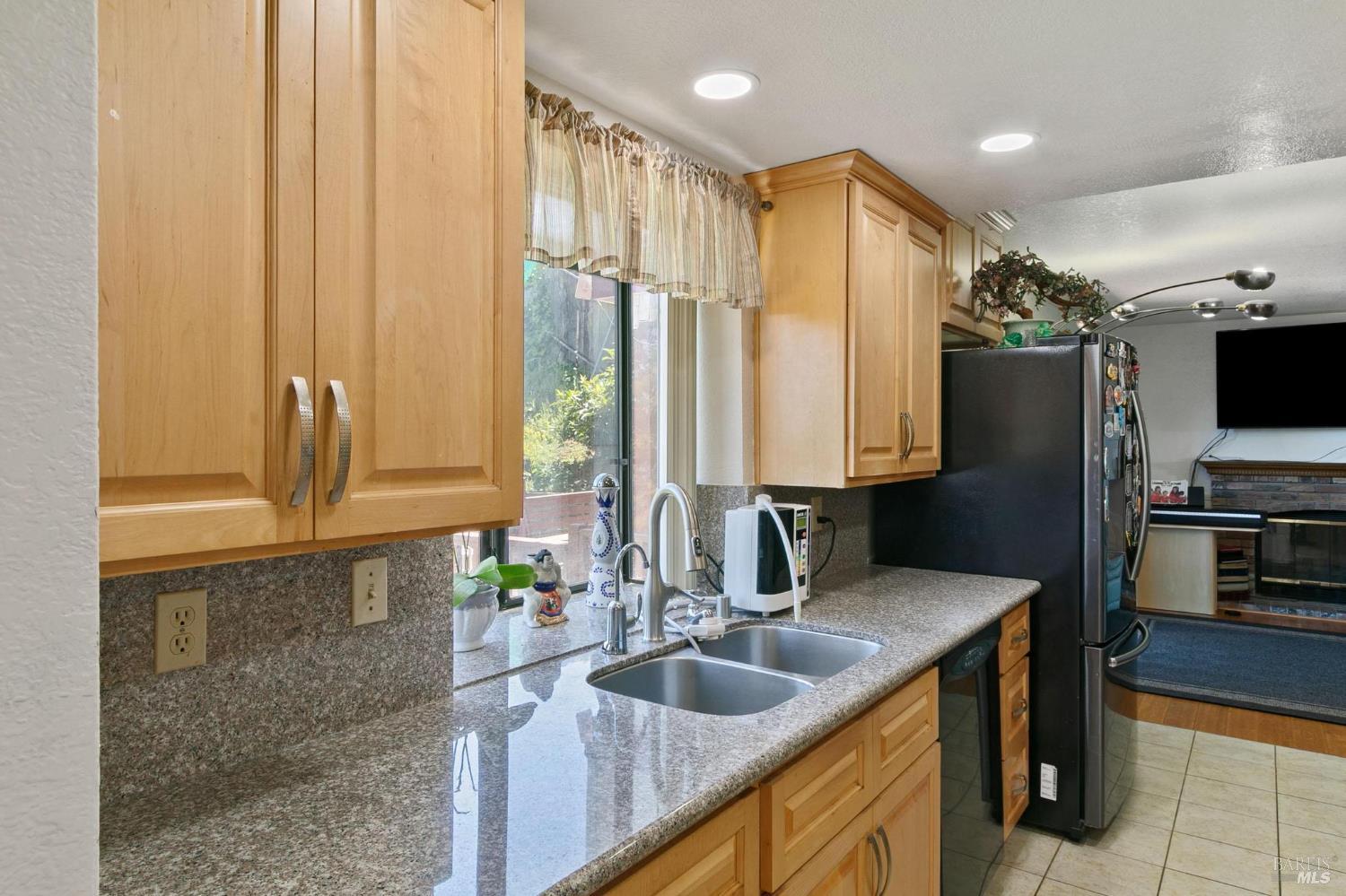 Detail Gallery Image 9 of 35 For 112 Sea Mist Dr, Vallejo,  CA 94591 - 4 Beds | 2/1 Baths