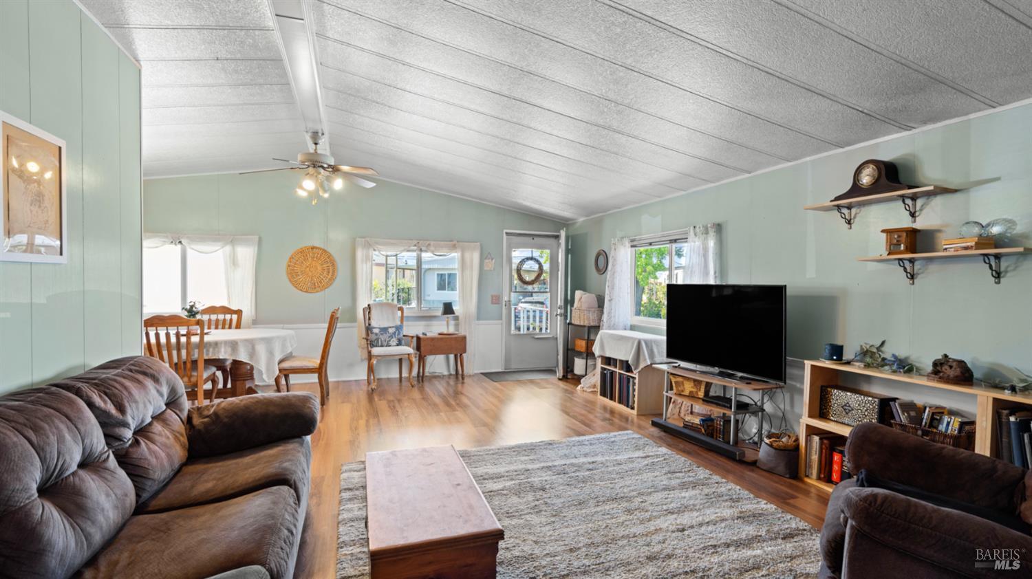 Detail Gallery Image 9 of 36 For 38 Del Rey Dr, Vacaville,  CA 95687 - 3 Beds | 2 Baths