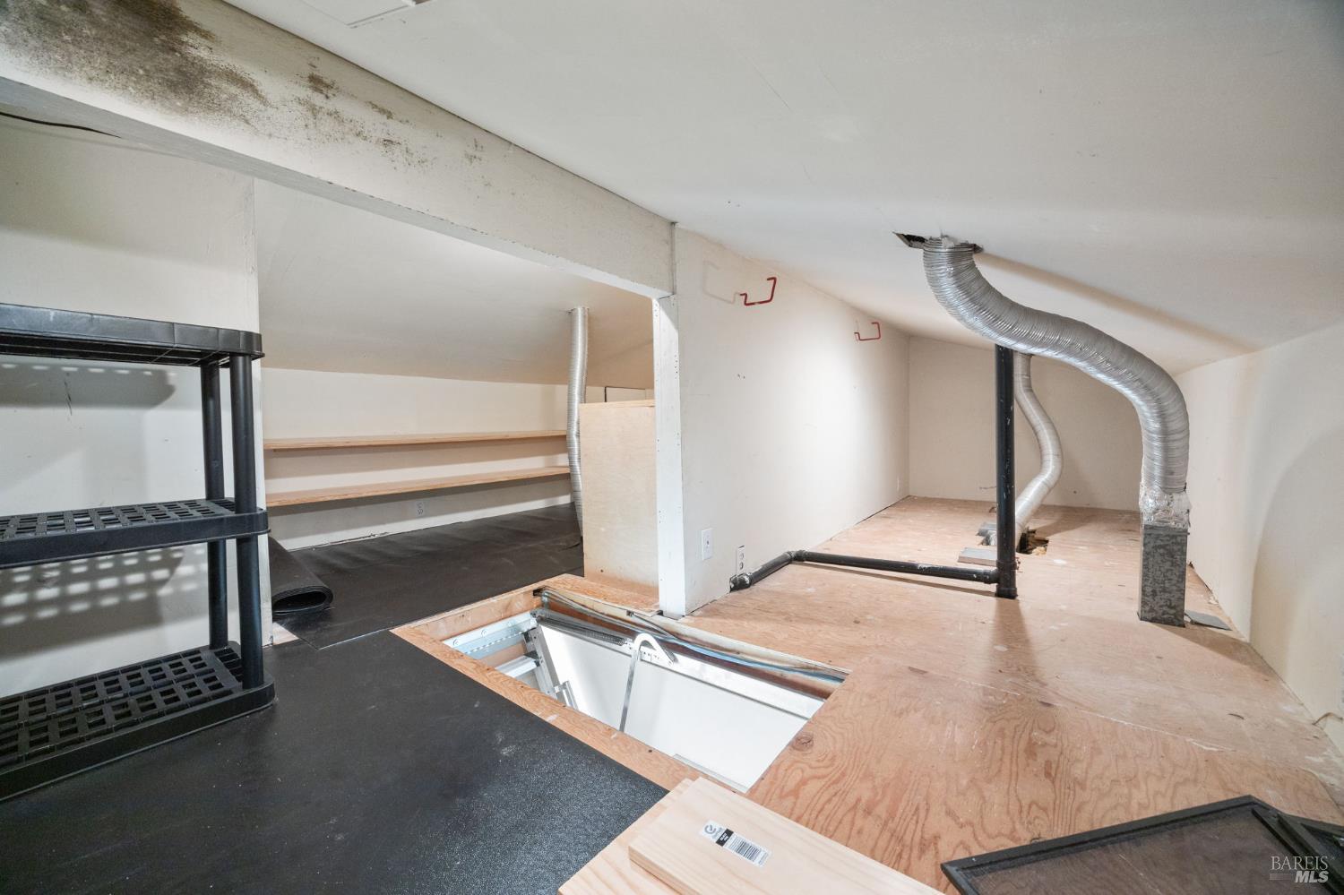 Detail Gallery Image 28 of 42 For 363 Headlands Ct, Sausalito,  CA 94965 - 2 Beds | 2/1 Baths