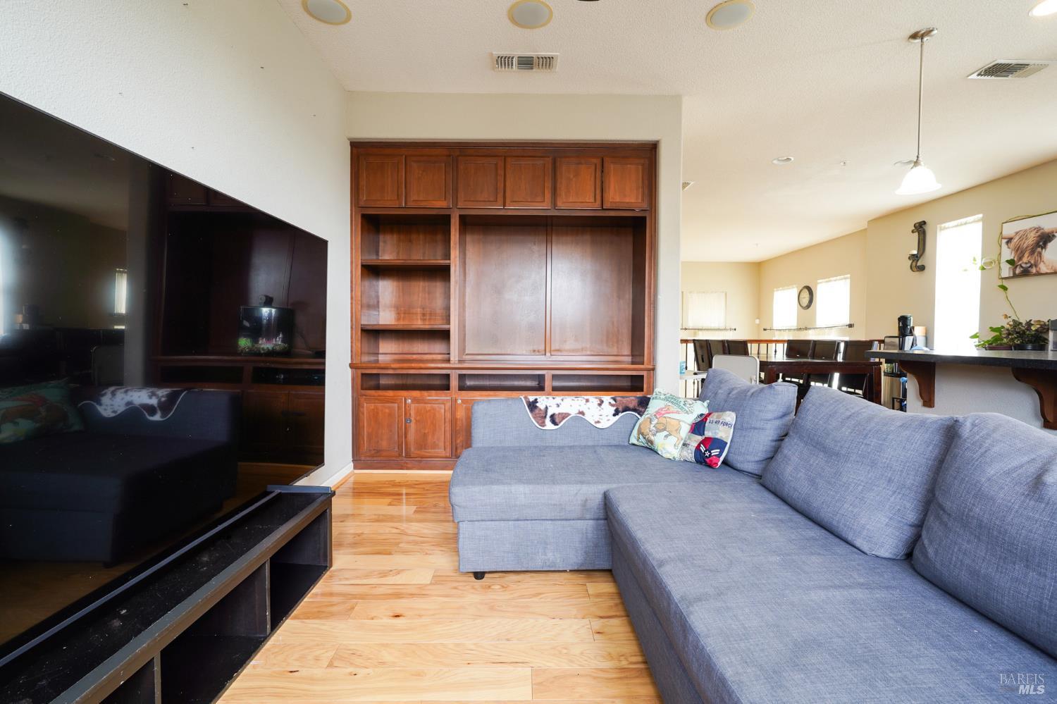 Detail Gallery Image 18 of 38 For 2740 Midtown Ln, Fairfield,  CA 94533 - 3 Beds | 2/1 Baths