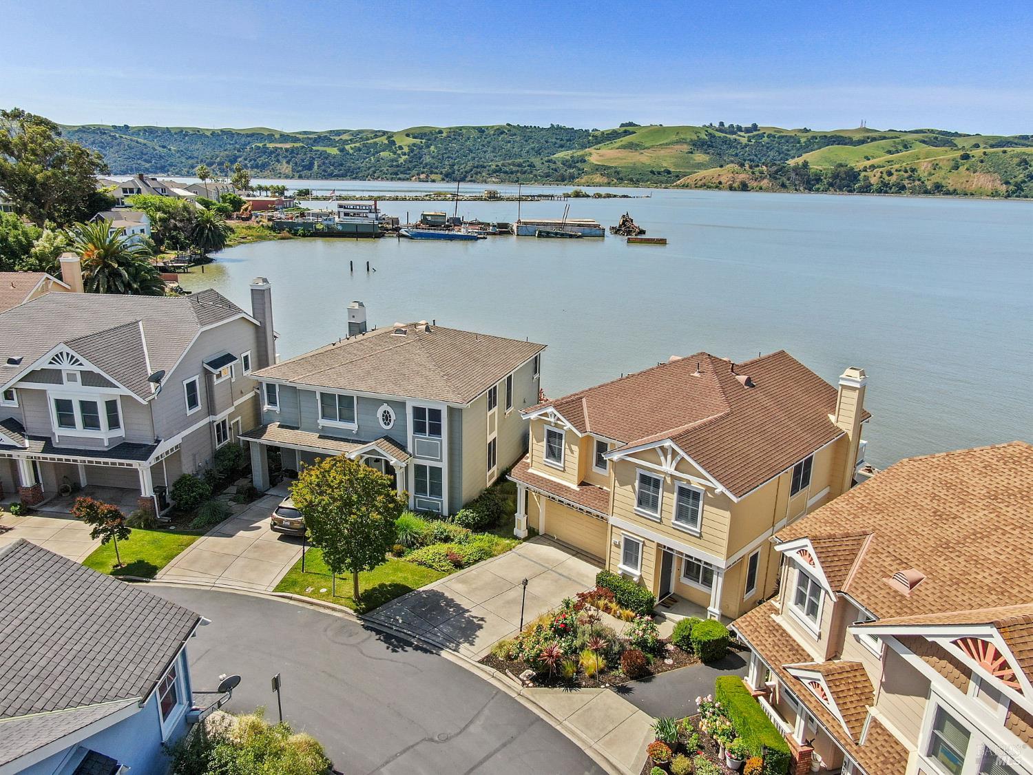 Detail Gallery Image 6 of 82 For 574 Anderson Ln, Benicia,  CA 94510 - 3 Beds | 2/1 Baths