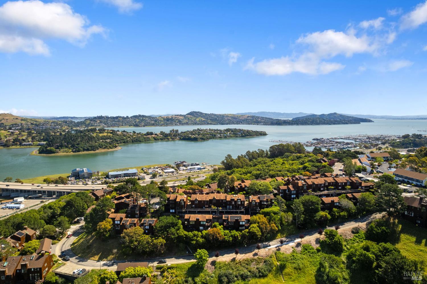 Detail Gallery Image 33 of 42 For 363 Headlands Ct, Sausalito,  CA 94965 - 2 Beds | 2/1 Baths