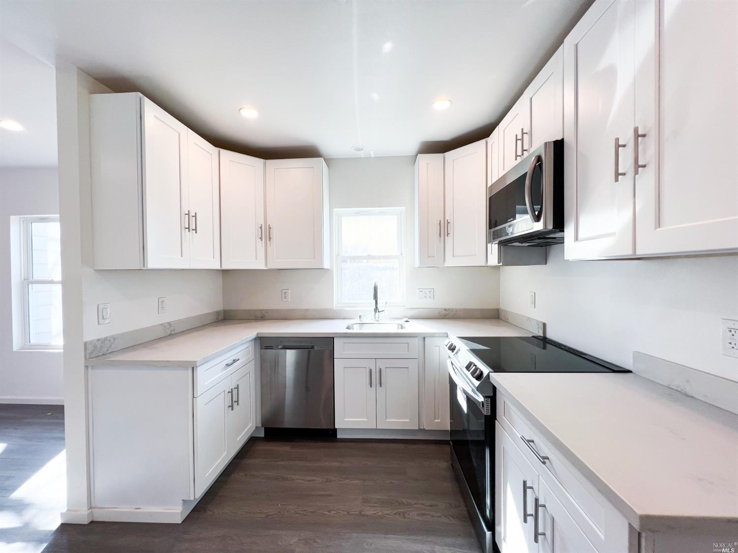 Detail Gallery Image 10 of 26 For 1418 Northside Ave, Berkeley,  CA 94702 - 4 Beds | 4 Baths