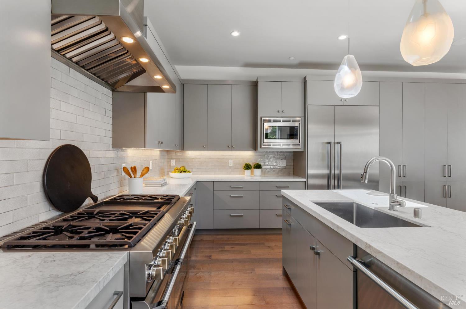 Detail Gallery Image 28 of 77 For 290 Beach Rd, Belvedere,  CA 94920 - 6 Beds | 5 Baths